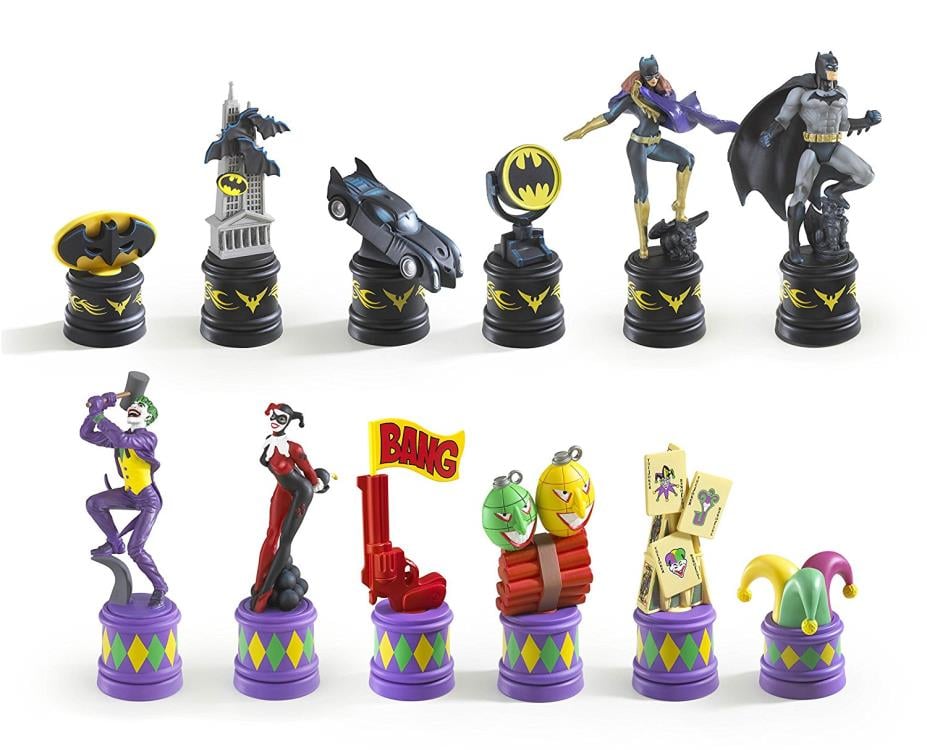 Batman Chess Set Dark Knight Vs. Joker Gallery Image 4