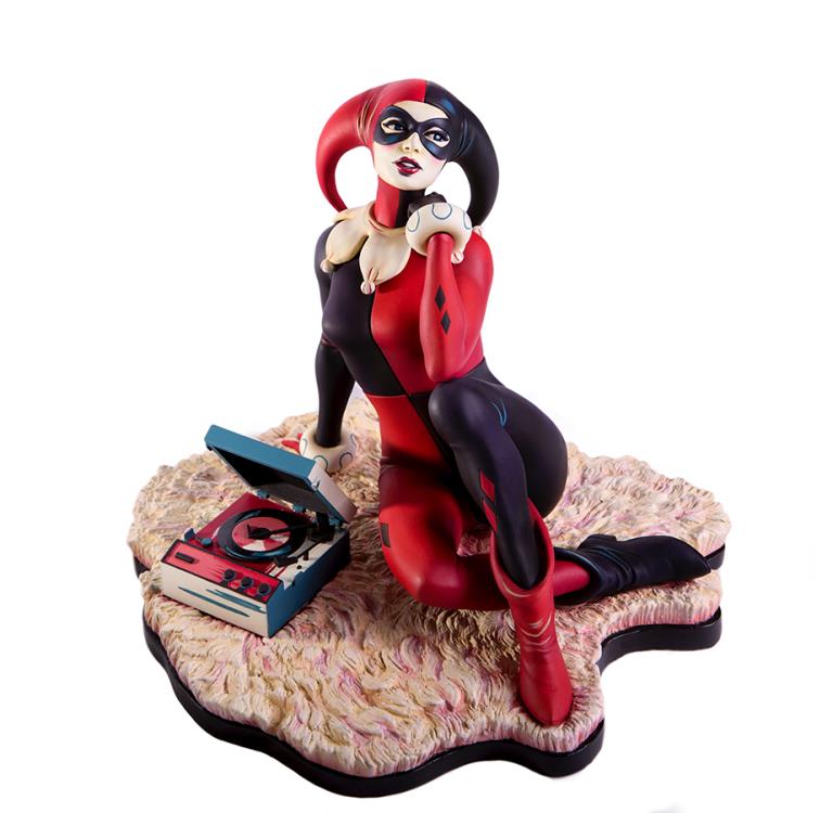 Harley Quinn "Waiting for My J Man" Statue Gallery Image 3