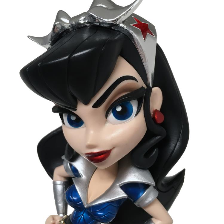 DC Bombshells Vinyl Figure - Wonder Woman Platinum Edition Exclusive Gallery Image 6