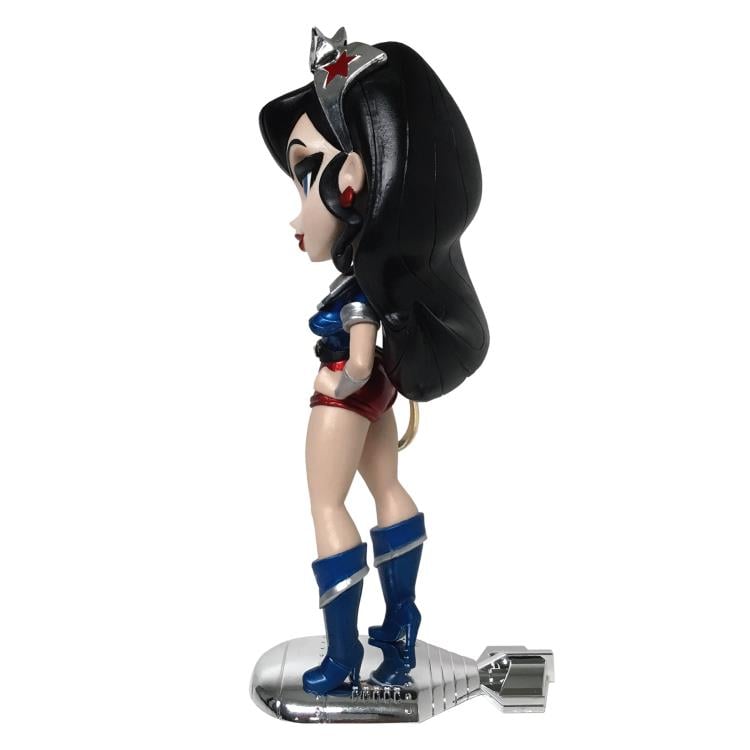 DC Bombshells Vinyl Figure - Wonder Woman Platinum Edition Exclusive Gallery Image 4