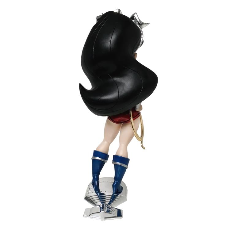 DC Bombshells Vinyl Figure - Wonder Woman Platinum Edition Exclusive Gallery Image 5