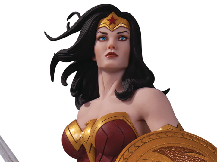 DC Designer Series Wonder Woman Statue (Frank Cho) Gallery Image 1