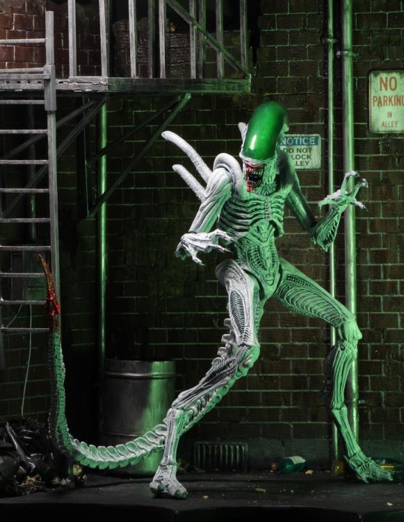Batman Vs. Alien Figures Two Pack Gallery Image 6