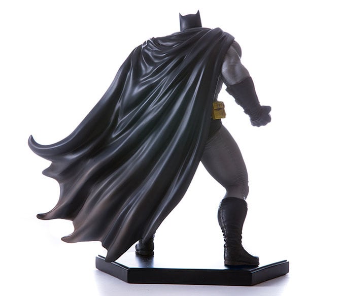 Batman: Arkham Knight Dark Knight 1/10 Art Scale Statue Gallery Image 6