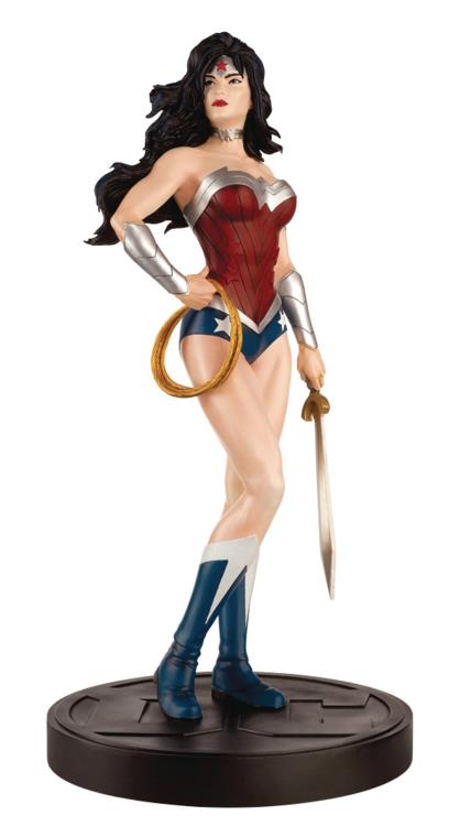 DC Superhero Best of Figure Collection Special Edition Mega Figure - #3 Wonder Woman Gallery Image 3