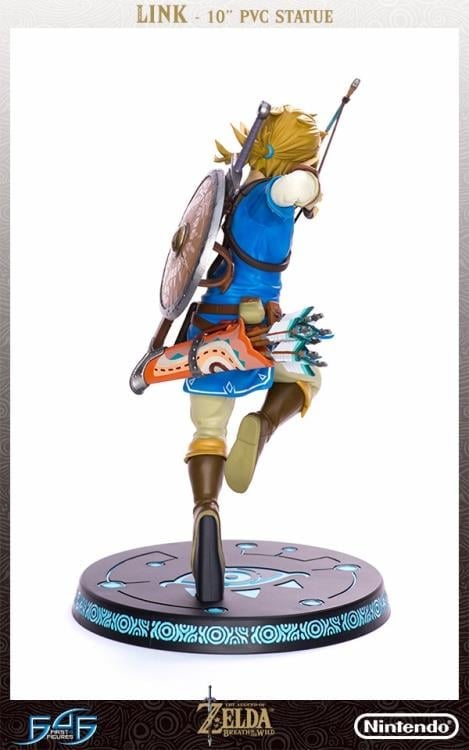 The Legend of Zelda: Breath of the Wild Link Statue Standard Edition Gallery Image 6