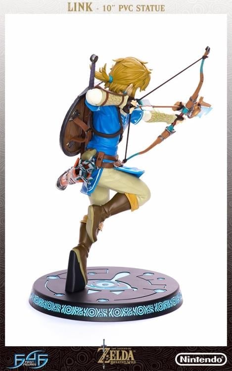 The Legend of Zelda: Breath of the Wild Link Statue Standard Edition Gallery Image 5
