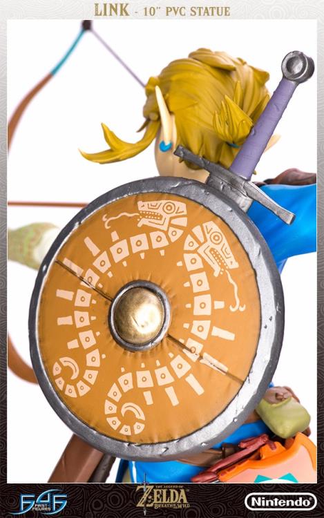 The Legend of Zelda: Breath of the Wild Link Statue Standard Edition Gallery Image 9