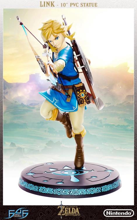 The Legend of Zelda: Breath of the Wild Link Statue Standard Edition Gallery Image 3