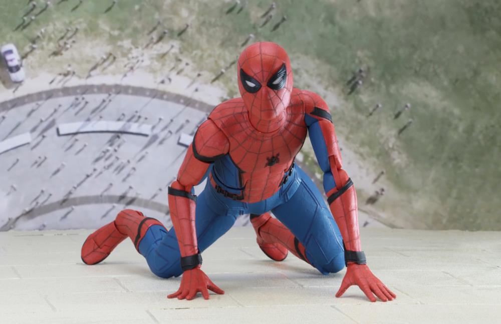 Spider-Man: Homecoming Spider-Man 1/4 Scale Figure Gallery Image 6
