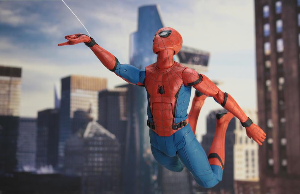 Spider-Man: Homecoming Spider-Man 1/4 Scale Figure Gallery Image 9