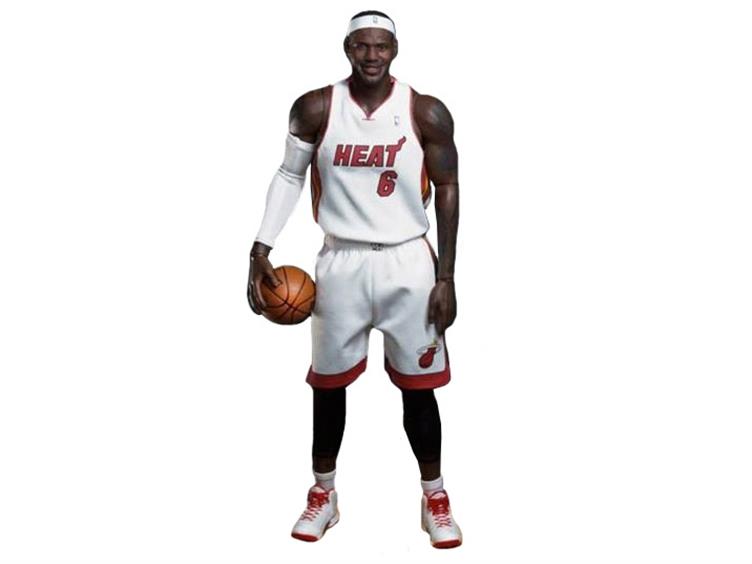 NBA Real Masterpiece LeBron James 1/6 Scale Figure