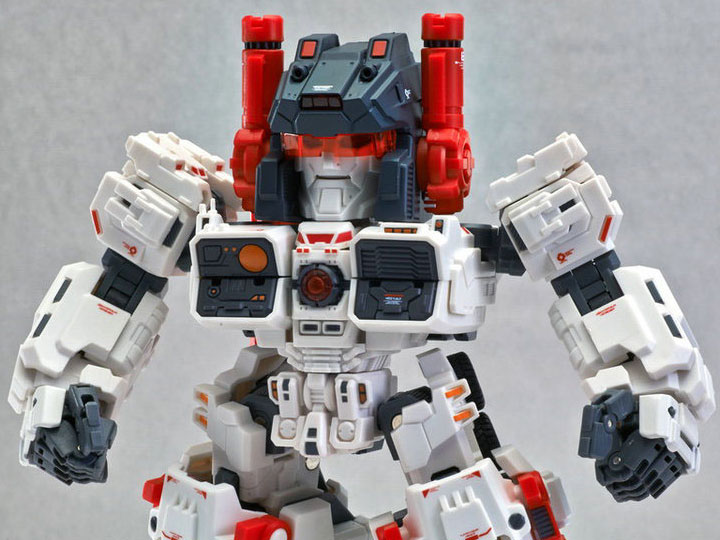 Master Made SDT-01 Titan Mobile City Gallery Image 1