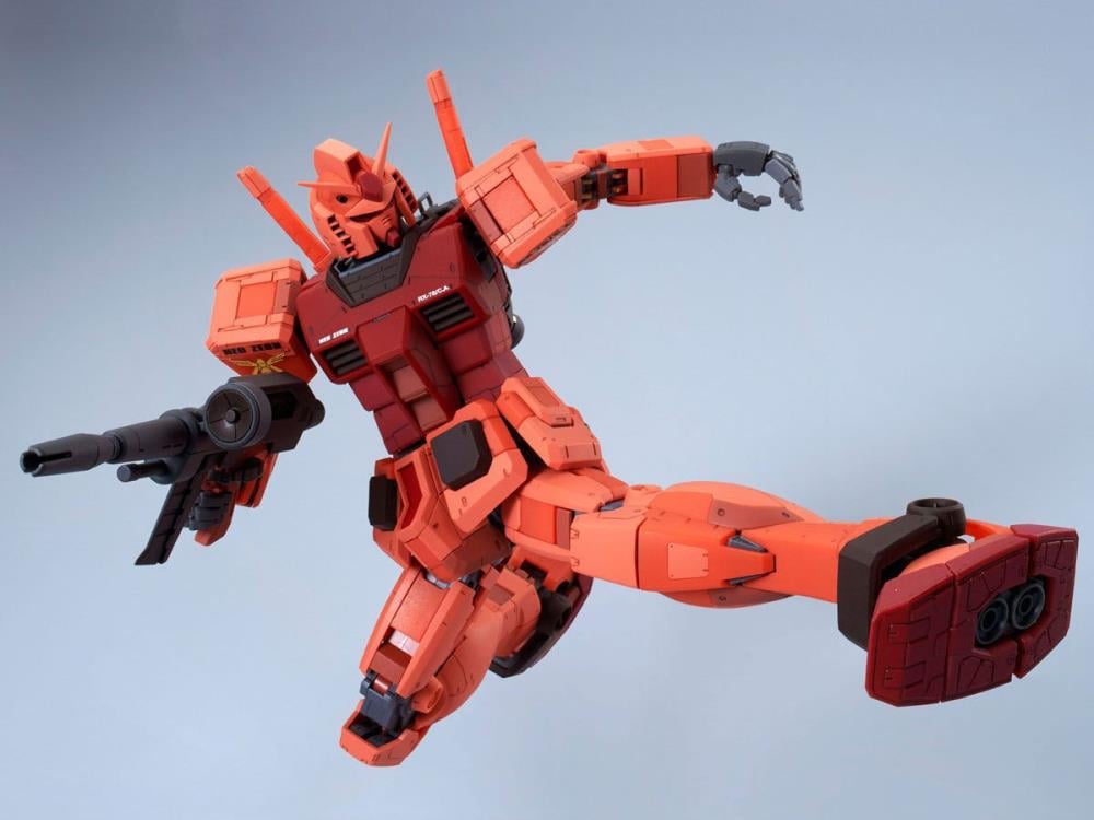 Mobile Suit Gundam: Gihren's Greed: Blood of Zeon MG Casval's Custom Gundam (Ver. 3.0) Exclusive 1/100 Scale Model Kit Gallery Image 9