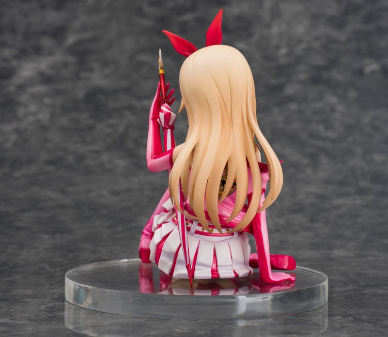 Fate/kaleid Illyasviel Von Einzbern (Priya Racing Ver.) 1/8 Scale Figure Gallery Image 6