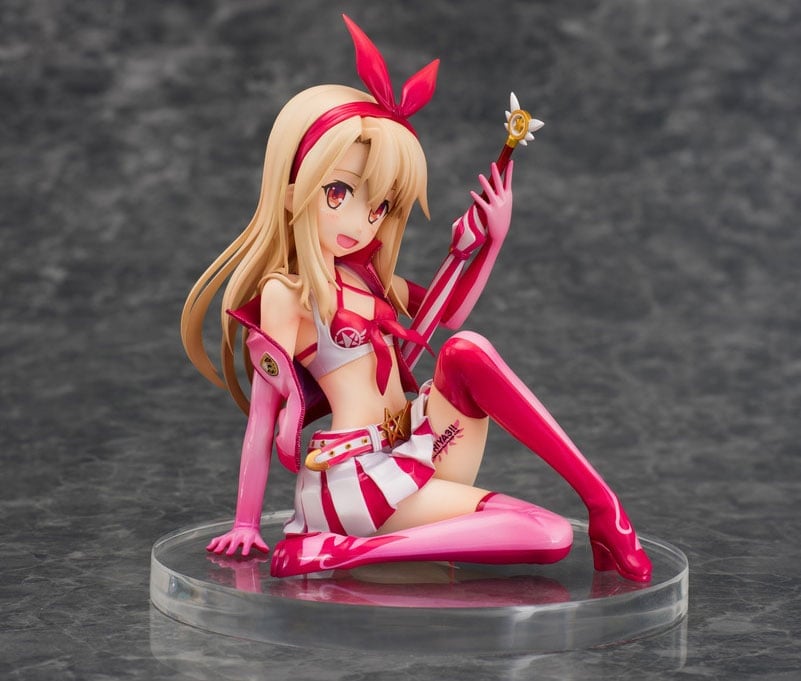 Fate/kaleid Illyasviel Von Einzbern (Priya Racing Ver.) 1/8 Scale Figure Gallery Image 3