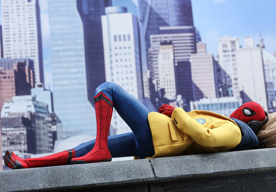 Spider-Man: Homecoming MMS426 Spider-Man (Deluxe Ver.) 1/6th Scale Collectible Figure Gallery Image 10