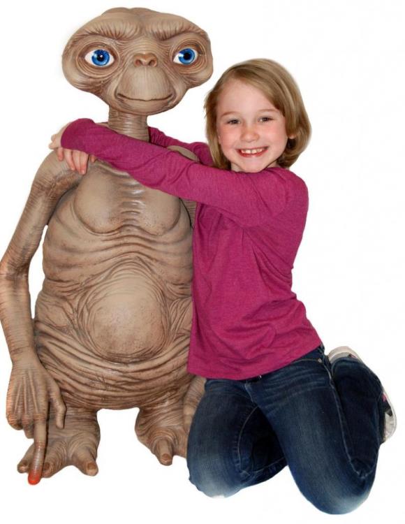 E.T. 3' Stunt Puppet Prop Replica Gallery Image 4