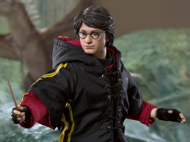 Harry Potter Real Master Series Harry Potter 1/8 Scale Figure (Battle Ver. with Light Up Wand) Gallery Image 1