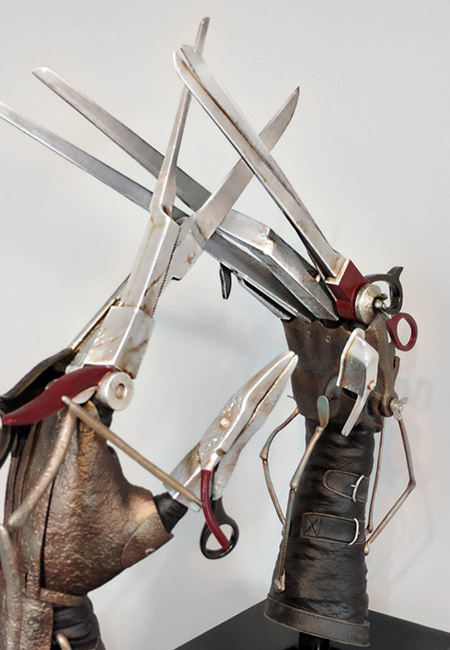Edward Scissorhands Life-Size Scissorhands Replica Gallery Image 11