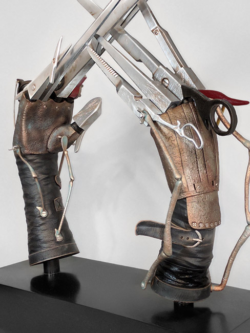 Edward Scissorhands Life-Size Scissorhands Replica Gallery Image 4