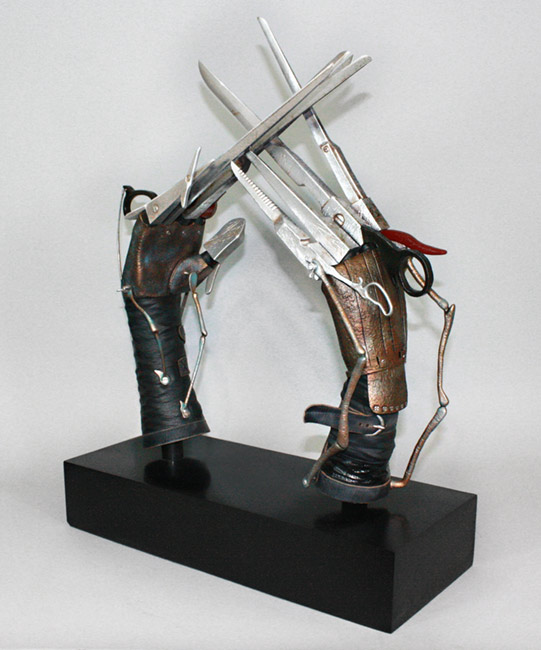 Edward Scissorhands Life-Size Scissorhands Replica Gallery Image 7