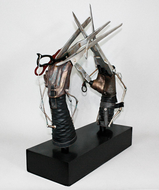 Edward Scissorhands Life-Size Scissorhands Replica Gallery Image 6