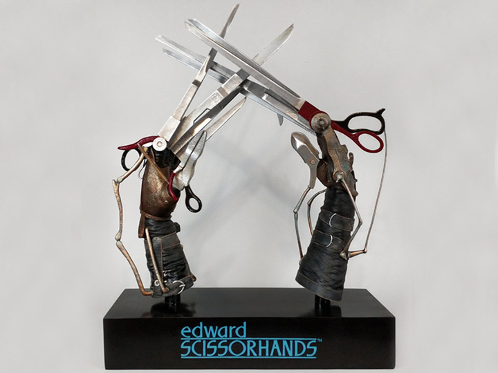 Edward Scissorhands Life-Size Scissorhands Replica Gallery Image 1