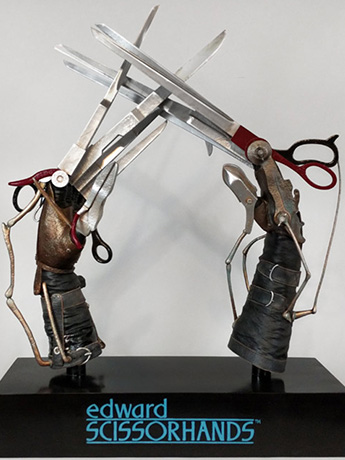 Edward Scissorhands Life-Size Scissorhands Replica Gallery Image 2