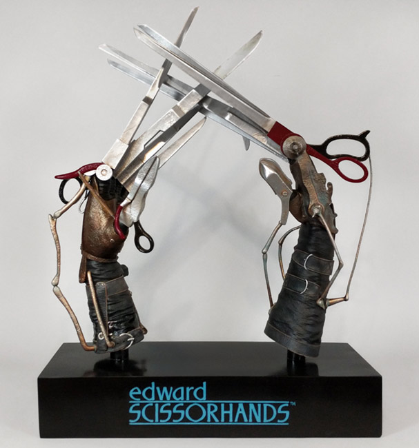 Edward Scissorhands Life-Size Scissorhands Replica Gallery Image 9