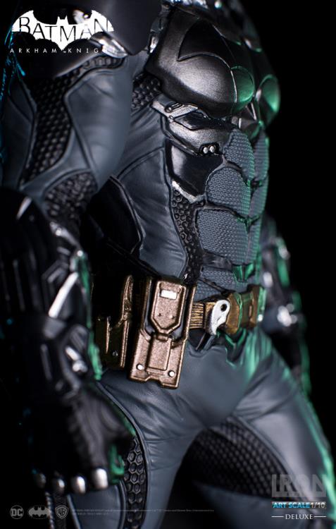 Batman: Arkham Knight Batman (Deluxe) 1/10 Art Scale Statue Gallery Image 10