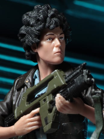 Aliens Series 12 Lt. Ellen Ripley (Bomber Jacket) Figure Gallery Image 2