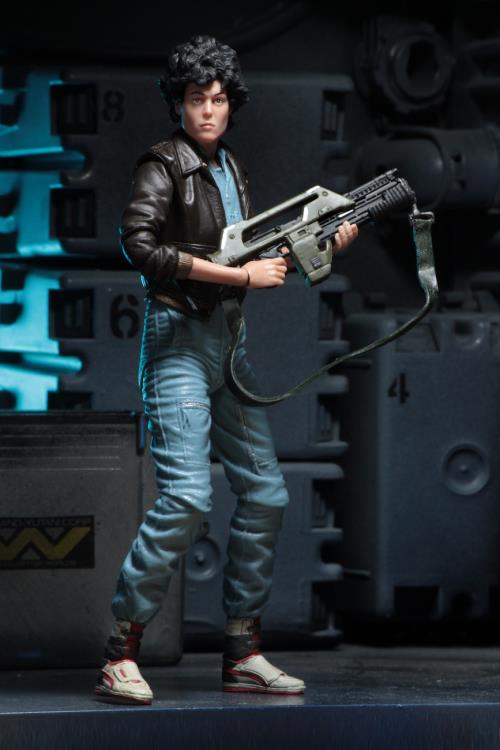 Aliens Series 12 Lt. Ellen Ripley (Bomber Jacket) Figure Gallery Image 4