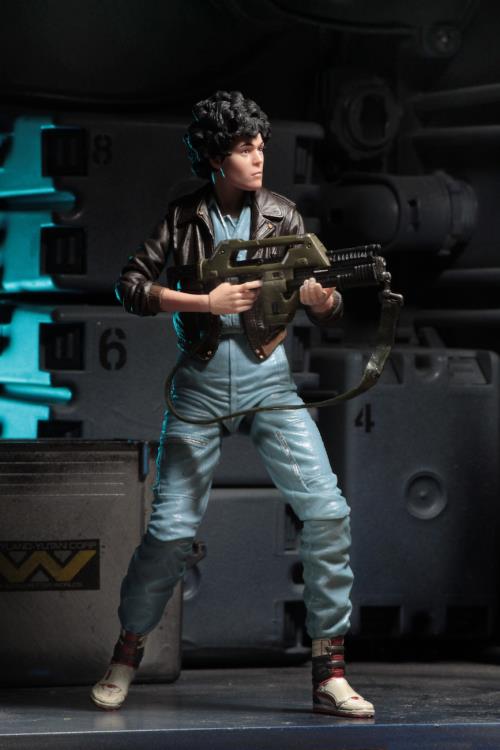 Aliens Series 12 Lt. Ellen Ripley (Bomber Jacket) Figure Gallery Image 5
