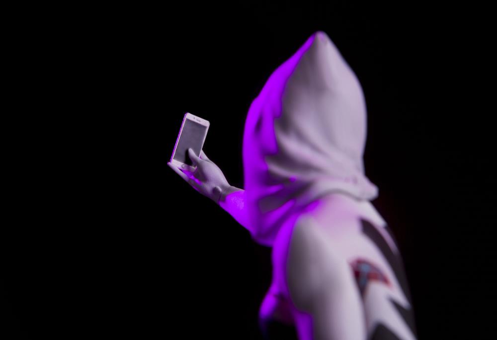 Marvel Spider-Gwen Statue Gallery Image 9