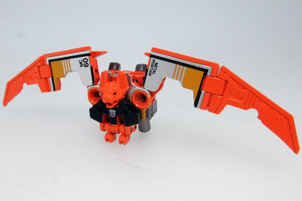 Transformers Masterpiece MP-15/16-E Cassettebot Vs Cassettetron Set Exclusive (With Collector Coin) Gallery Image 6