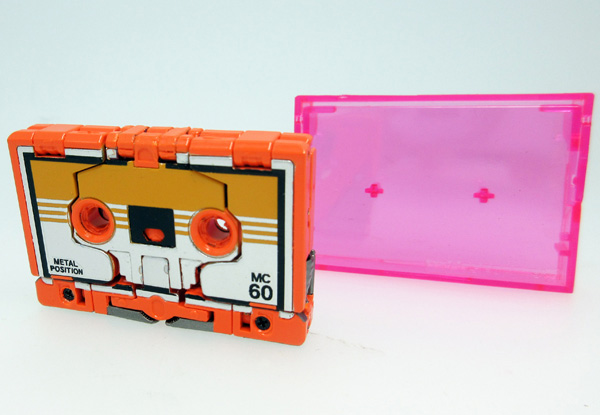 Transformers Masterpiece MP-15/16-E Cassettebot Vs Cassettetron Set Exclusive (With Collector Coin) Gallery Image 5