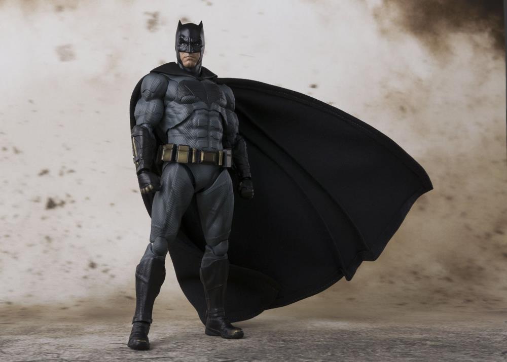 Justice League S.H.Figuarts Batman Gallery Image 5