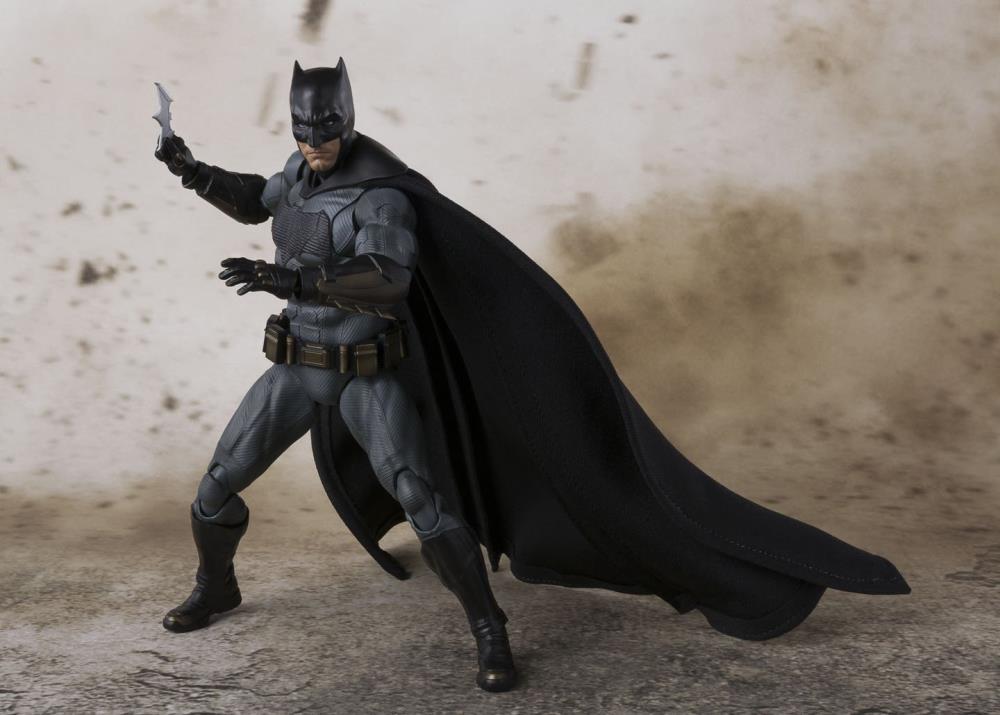 Justice League S.H.Figuarts Batman Gallery Image 6