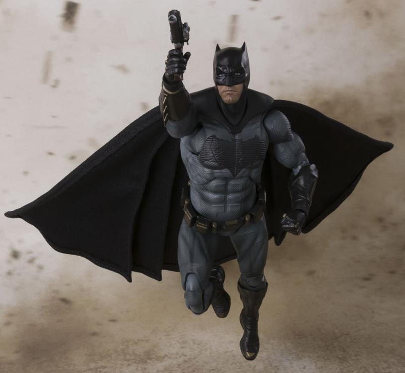 Justice League S.H.Figuarts Batman Gallery Image 9
