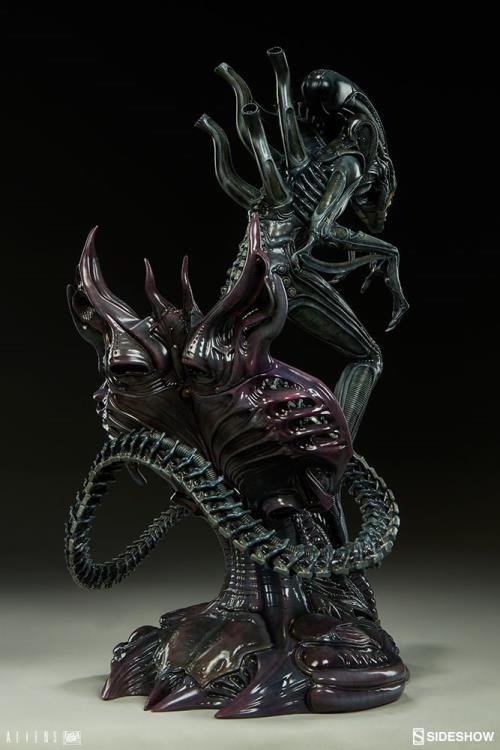 Aliens Alien Warrior Statue Gallery Image 7