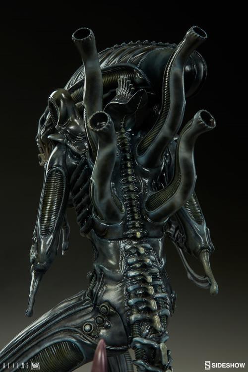 Aliens Alien Warrior Statue Gallery Image 10
