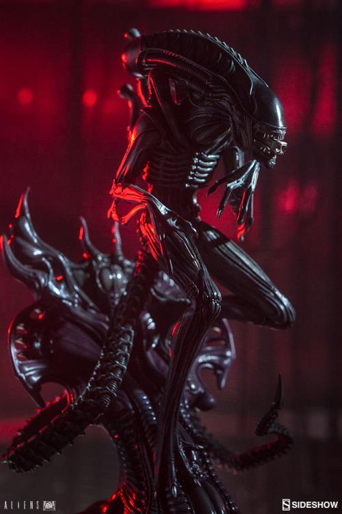 Aliens Alien Warrior Statue Gallery Image 12
