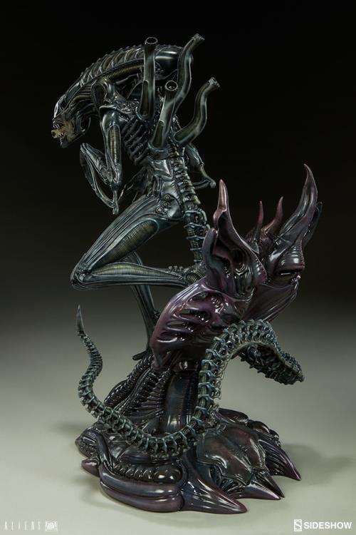 Aliens Alien Warrior Statue Gallery Image 5