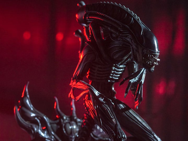Aliens Alien Warrior Statue Gallery Image 1