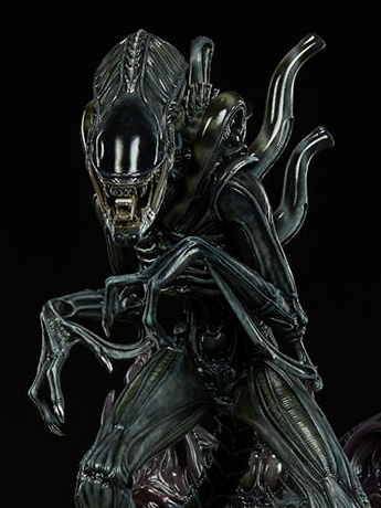 Aliens Alien Warrior Statue Gallery Image 2