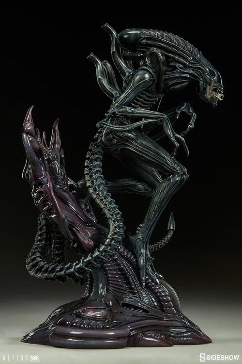 Aliens Alien Warrior Statue Gallery Image 6