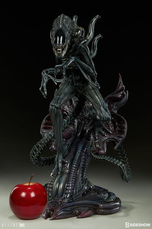 Aliens Alien Warrior Statue Gallery Image 8