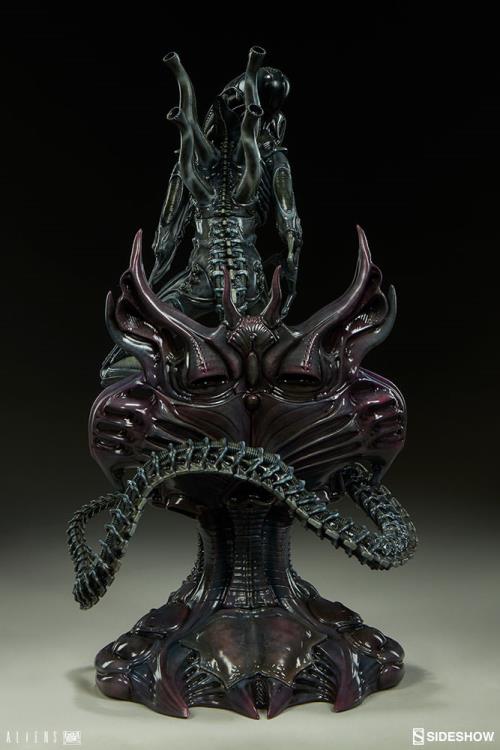 Aliens Alien Warrior Statue Gallery Image 4