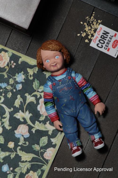 Child's Play Ultimate Chucky Figure Gallery Image 3